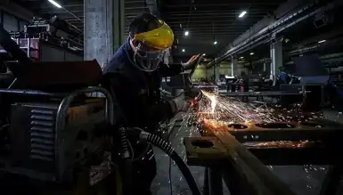 İmalat PMI 8 Ayın Zirvesinde: Daralma Yavaşlıyor